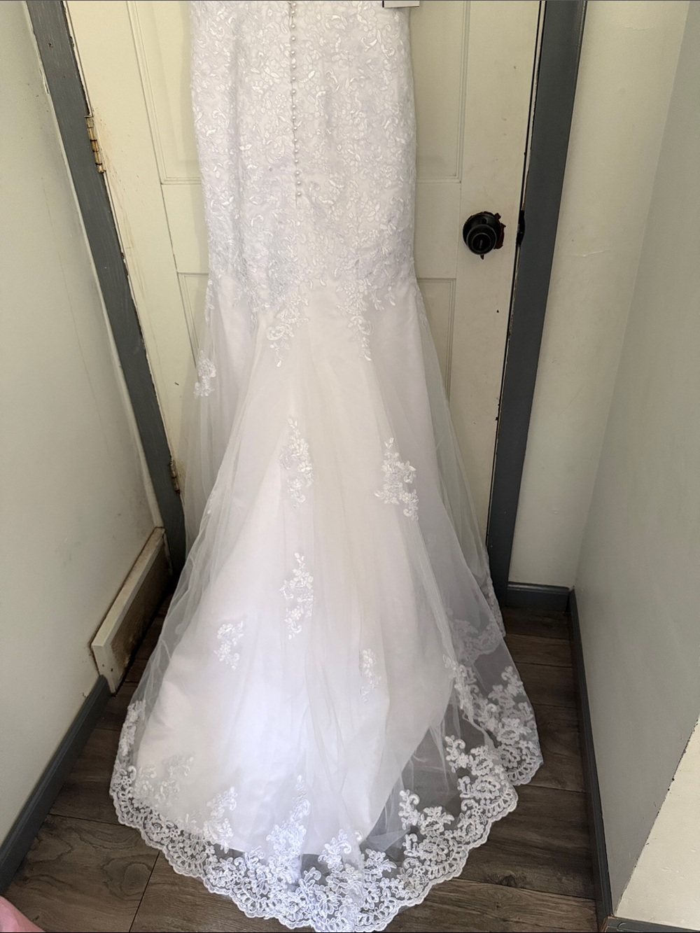 Ivory Lace Mermaid Wedding Dress with Floral Appliqué - Picture 15 of 16